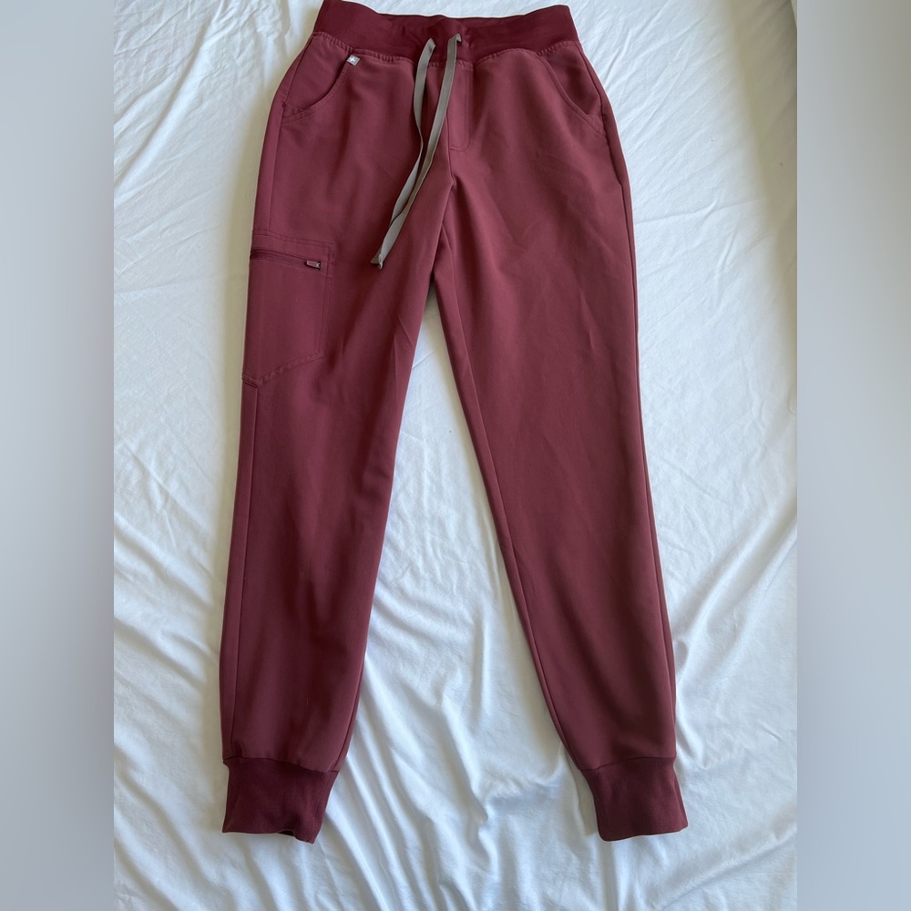 FIGS High-Waisted Zamora Scrub pants - Small Regular DARK CHERRY